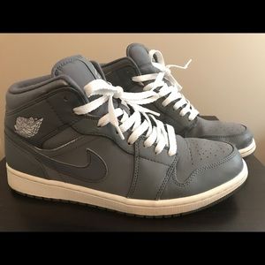 Air Jordan Retro 1 Mid Grey size 10.5M
